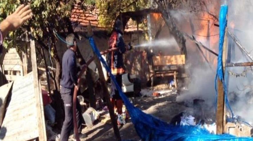 (&ouml;zel Haber) Başkent&rsquo;te Gecekondu Yangını