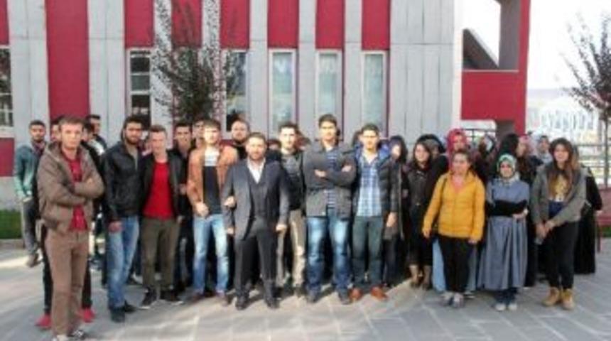 &Ouml;ğrencilerden Başbakan Davutoğlu&rsquo;na Formasyon &Ccedil;ağrısı