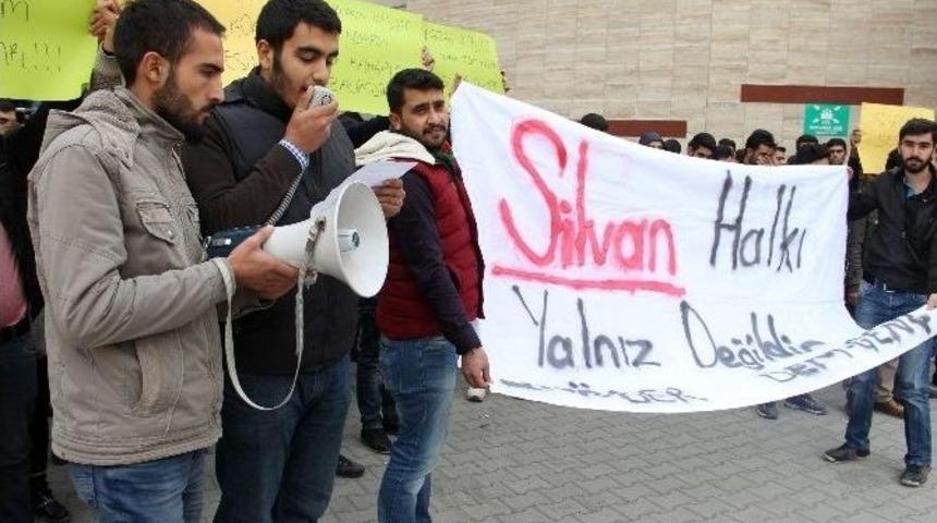 &Ouml;ğrenciler Silvan&rsquo;daki Sokağa &Ccedil;ıkma Yasağını Protesto Etti