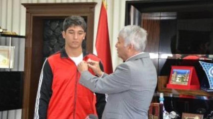 Ispartalı G&uuml;reş&ccedil;i Avrupa&rsquo;da T&uuml;rkiye&rsquo;yi Temsil Edecek