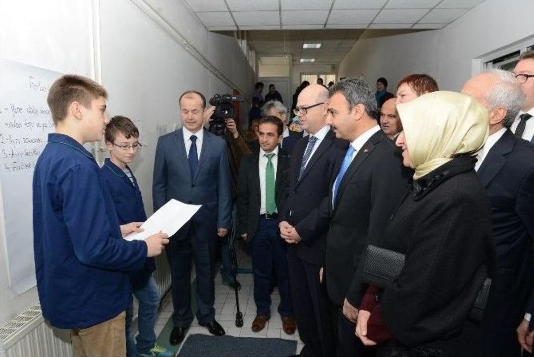 &Ccedil;orum Belediyesi&rsquo;nden Boşnak &Ouml;ğrencilere Eğitim Seti