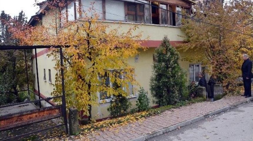 Yaşlı Çift Sobadan Zehirlenerek Öldü