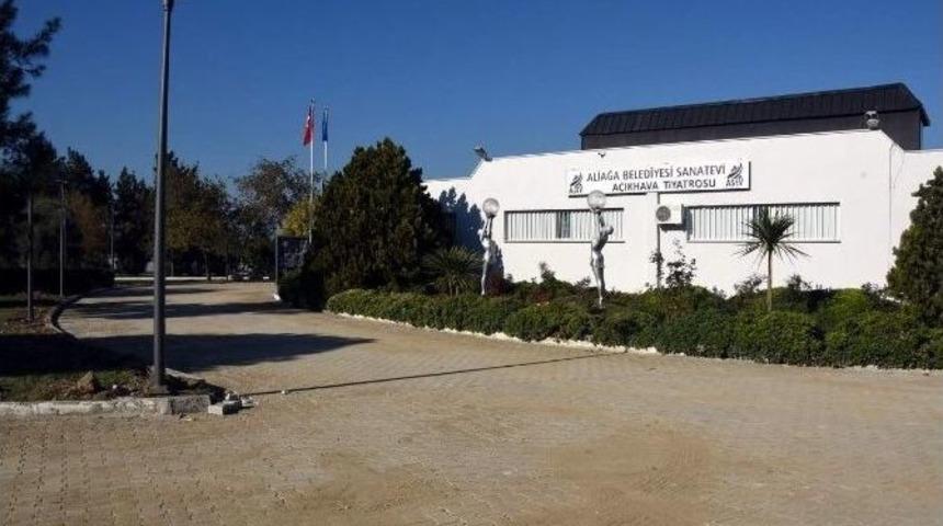 Aliağa A&ccedil;ık Hava Tiyatrosu &Ccedil;evresi Yenileniyor