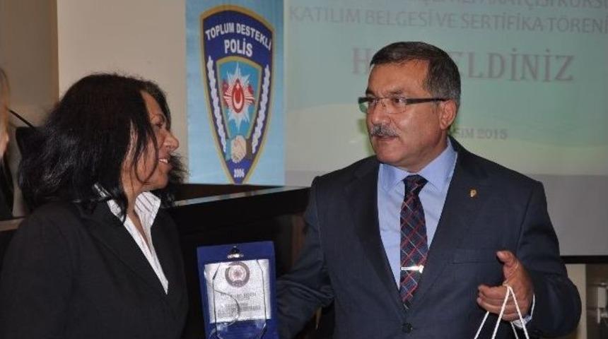 Hasta Ve Yaşlı Refakat&ccedil;i Kursuna Katılanlar Sertifikalarını Aldı