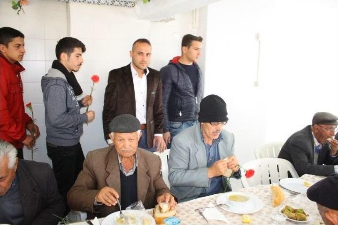 Gen&ccedil;leri Huzur Evinde Yaşlılar İle Buluştu