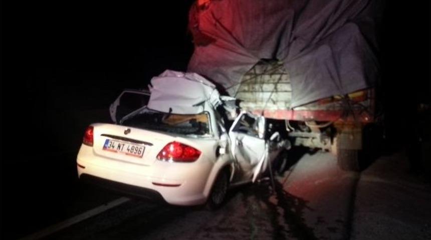 Tır&rsquo;ın Altına Giren Otomobilin S&uuml;r&uuml;c&uuml;s&uuml; Hayatını Kaybetti