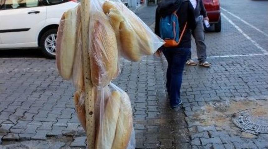 Sadaka Taşı Gibi &rsquo;askıda Ekmek&rsquo; Uygulaması
