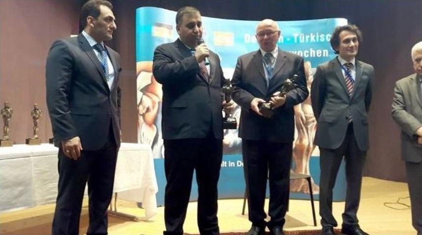 Almanya&rsquo;dan Başkan Can &Ouml;d&uuml;l