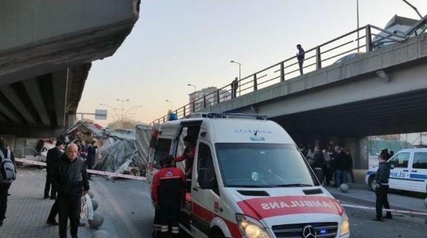 Başkent&rsquo;te K&ouml;pr&uuml;den U&ccedil;an Tır, Otomobilin &Uuml;zerine D&uuml;şt&uuml;