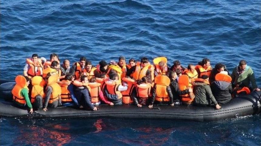 G&uuml;nde 2 Bin 200 Sığınmacı Yunanistan&rsquo;a Ge&ccedil;ti