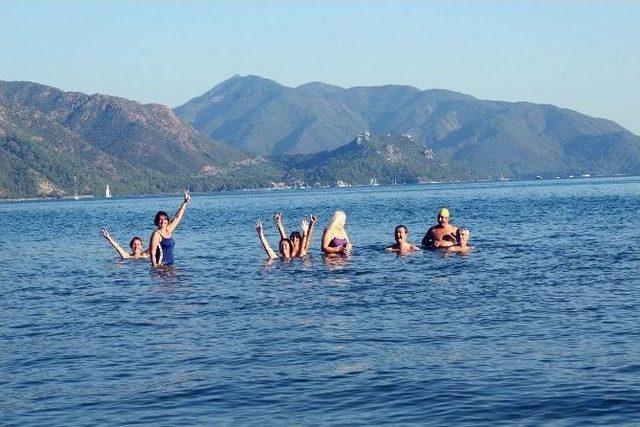 Ünlü Fizikçi Açtığı Şezlong Davasını Kazandı