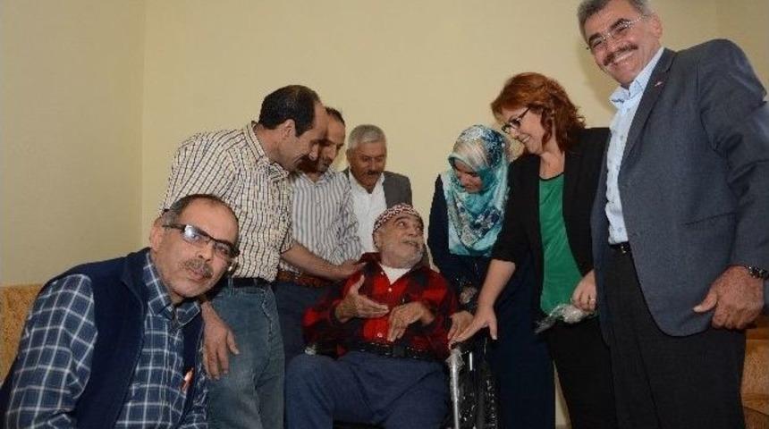 Ak Parti&rsquo;den 55 Engelliye Tekerlekli Sandalye