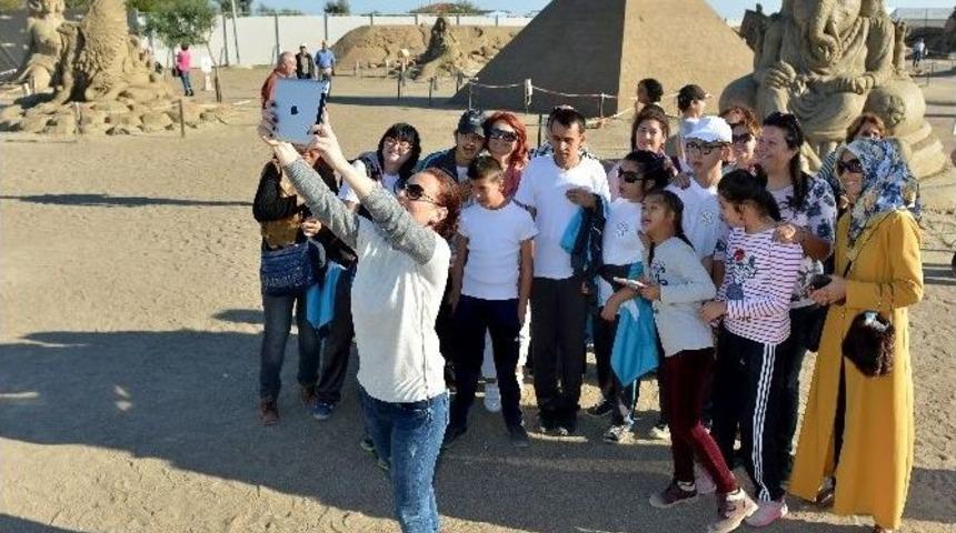 Kum Heykel Festivalinin &Ouml;zel Konukları