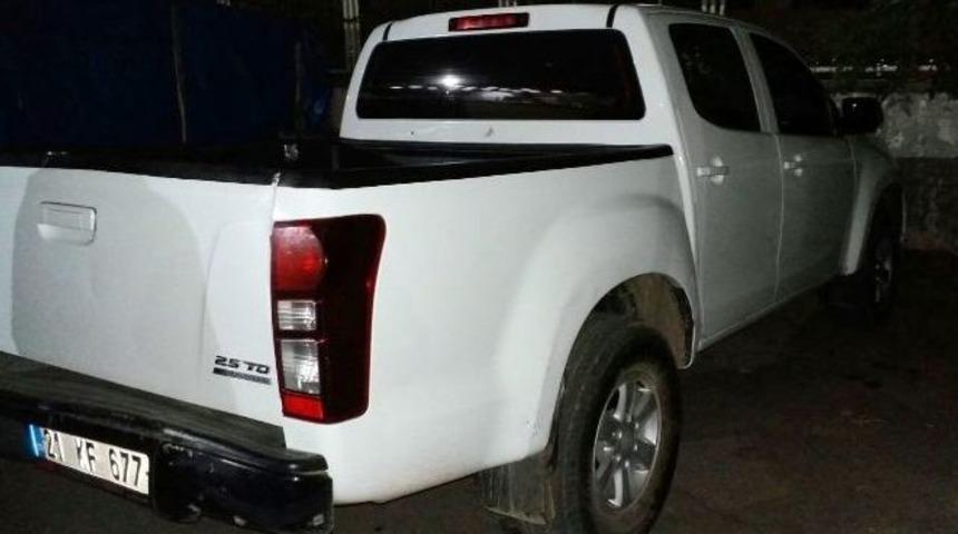 Ter&ouml;ristler Sivil Aracı Taradı: 1 Yaralı