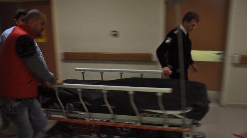 Odun İstiflerden Akıma Kapılan Öğrenci Öldü