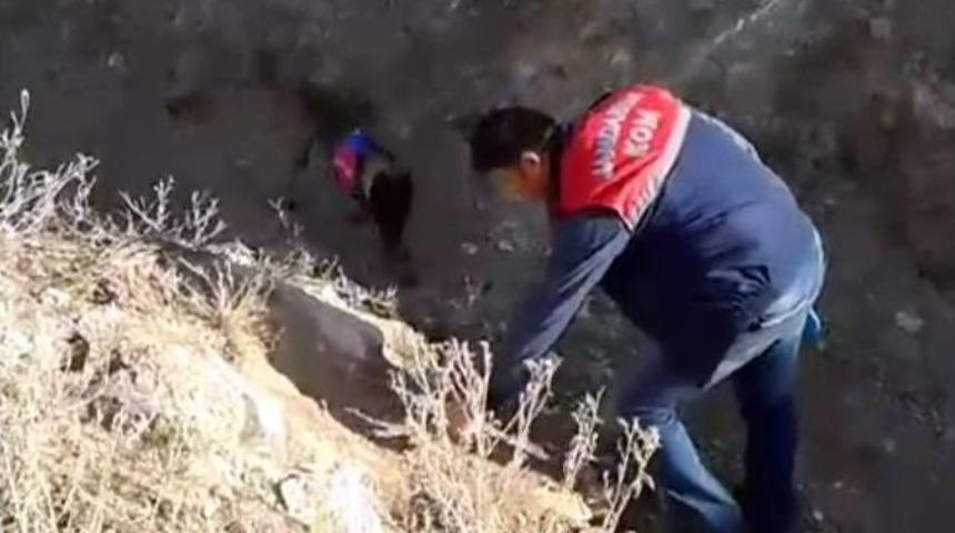 Jandarma &Ccedil;&ouml;pl&uuml;kte 3 G&uuml;n Pusuya Yattı, Ş&uuml;pheliyi Esrarla Yakaladı