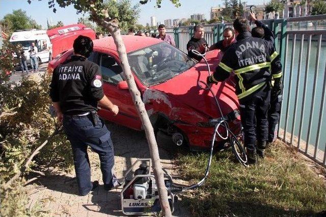 Aydınlatma Direğini Ve Ağaçları Devirdi, Korkuluğa Çarparak Durabildi