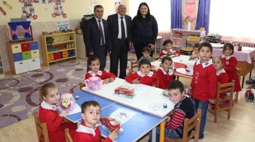 Başkan Şahiner&rsquo;den Anaokulu &Ouml;ğrencilerine Oyuncak