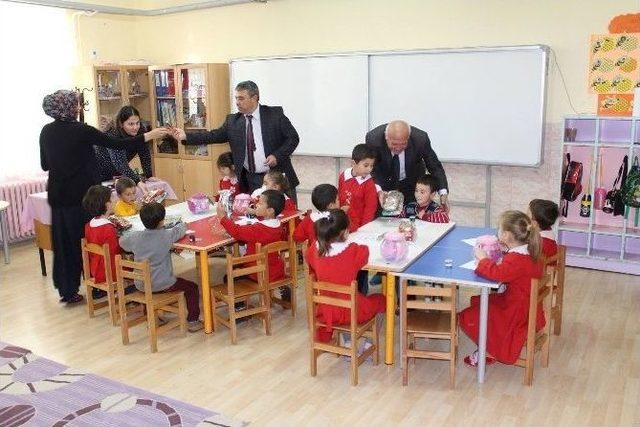 Başkan Şahiner’den Anaokulu Öğrencilerine Oyuncak