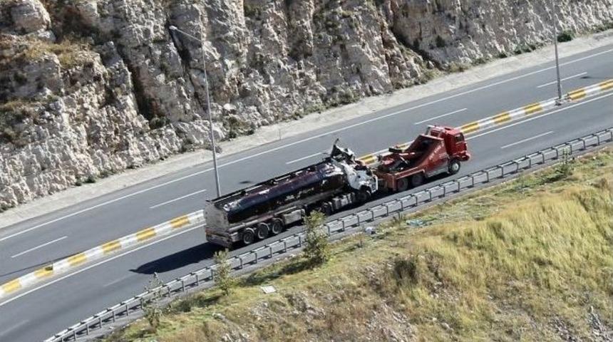 Mardin&rsquo;de Ham Petrol Y&uuml;kl&uuml; Tanker Devrildi