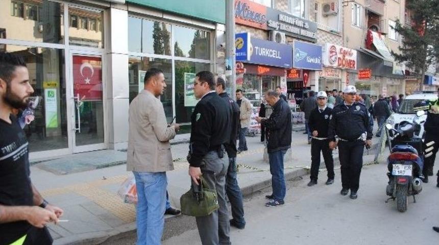 Banka &Ouml;n&uuml;ne Bırakılan Kutu F&uuml;nyeyle Patlatıldı