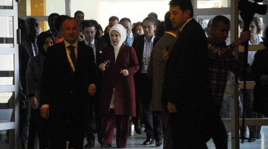 Emine Erdoğan Ve Lider Eşlerinden &Ouml;zel &Ccedil;ocuklara Ziyaret