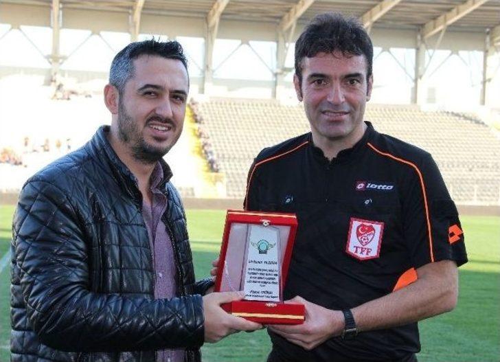 Hakem Yunus Yıldırım Jübilesini Yaptı G3