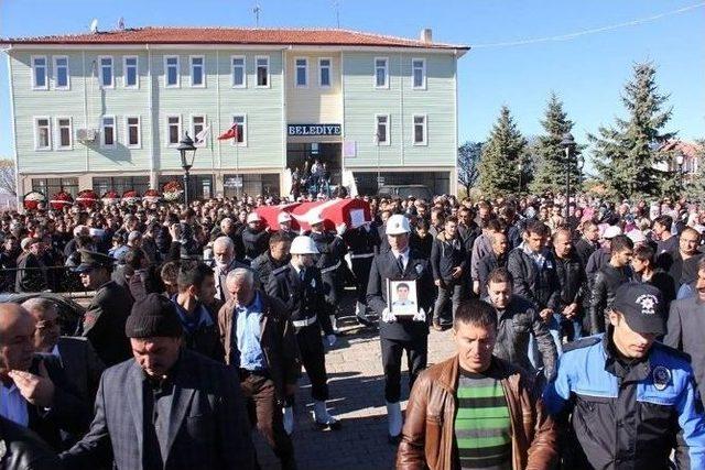 Trafik Kazasında Şehit Olan Polis Yozgat’ta Toprağa Verildi