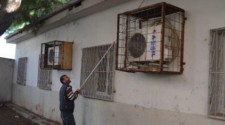 Okul Boyamaları T&uuml;m Hızıyla Devam Ediyor