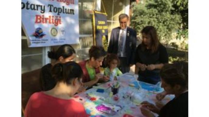 Kadınlar, Kurabiye S&uuml;slemeyi &Ouml;ğrendi