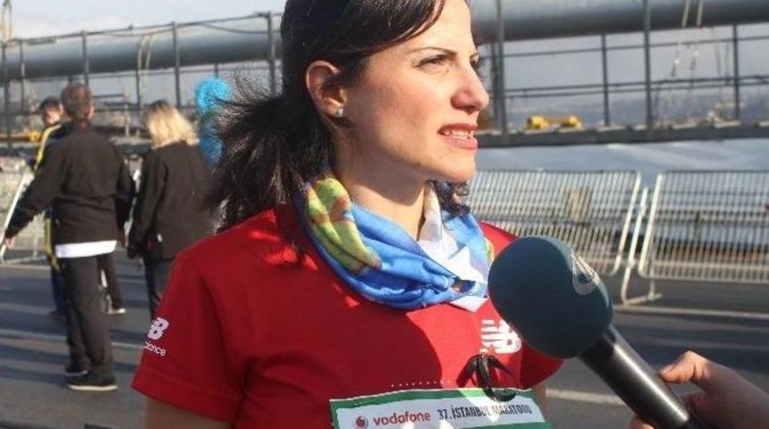 (&ouml;zel Haber) Trafik Kazasında &Ouml;len Annesi Ve Trafik Mağdurları İ&ccedil;in Koştu