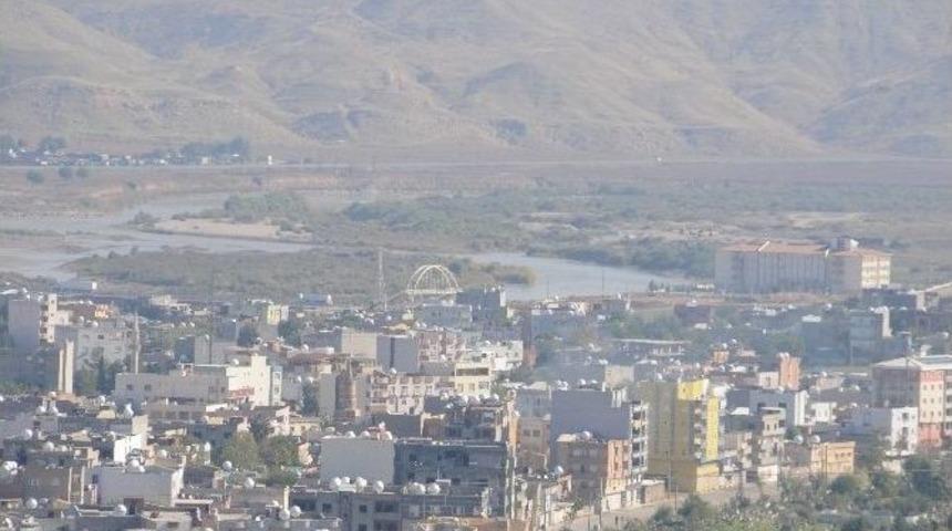 Sokağa &Ccedil;ıkma Yasağının S&uuml;rd&uuml;ğ&uuml; Cizre&rsquo;de Yer Yer Silah Sesleri Y&uuml;kseliyor