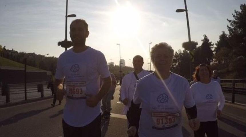 Parkinsonu Yenen Milli Basketbolcu Mehmet Kahyaoğlu Beyin Piliyle Maratona Katıldı