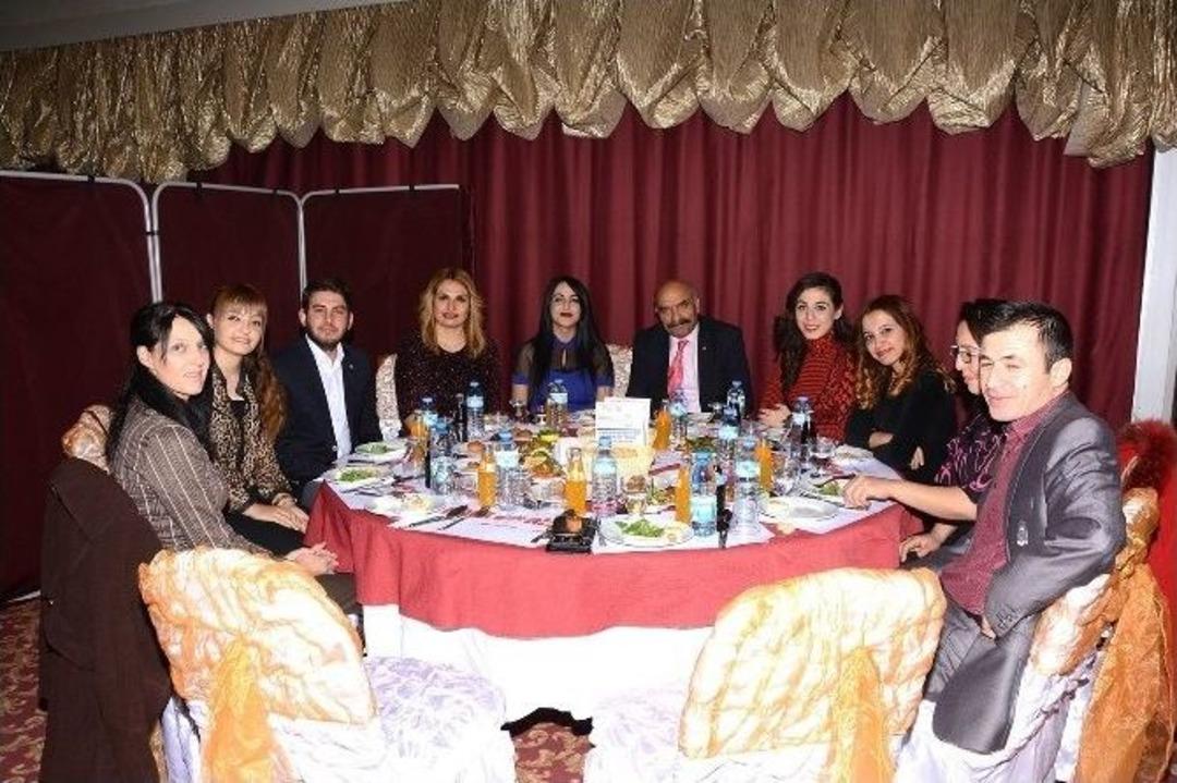 Dinar Eğitim G&ouml;n&uuml;ll&uuml;leri Derneği&rsquo;nden 846 &Ouml;ğrenciye Burs