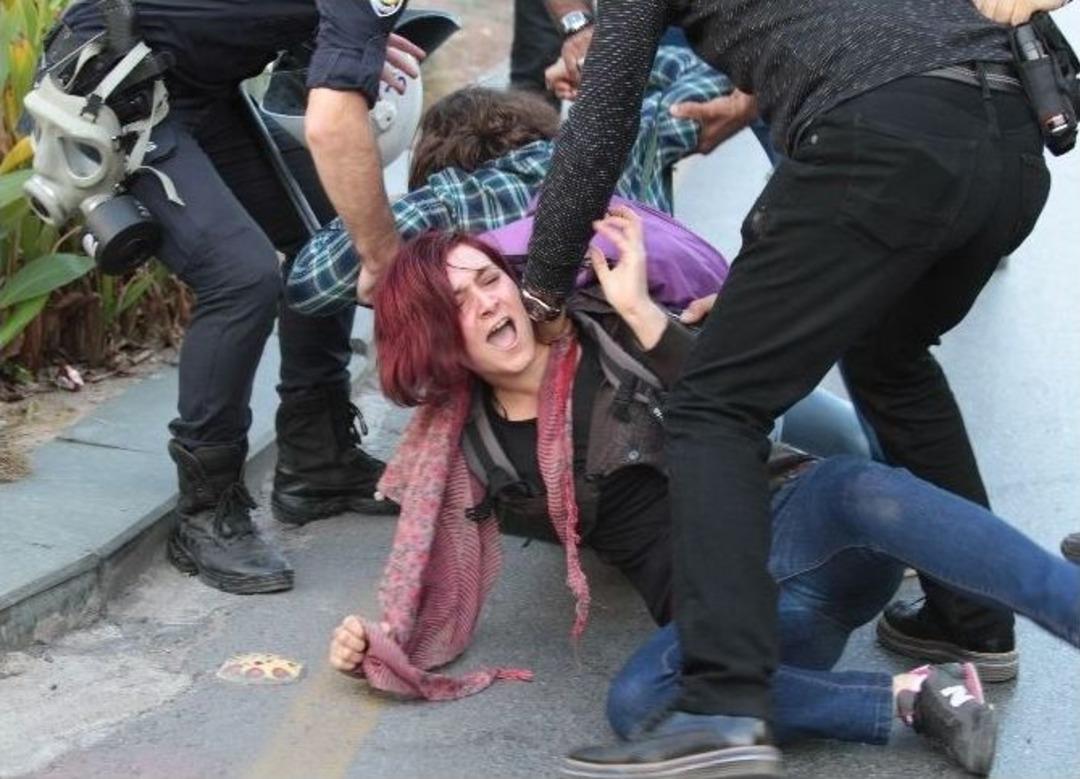 &rsquo;g-20&rsquo; Protestosuna Polis M&uuml;dahalesi: 20 G&ouml;zaltı