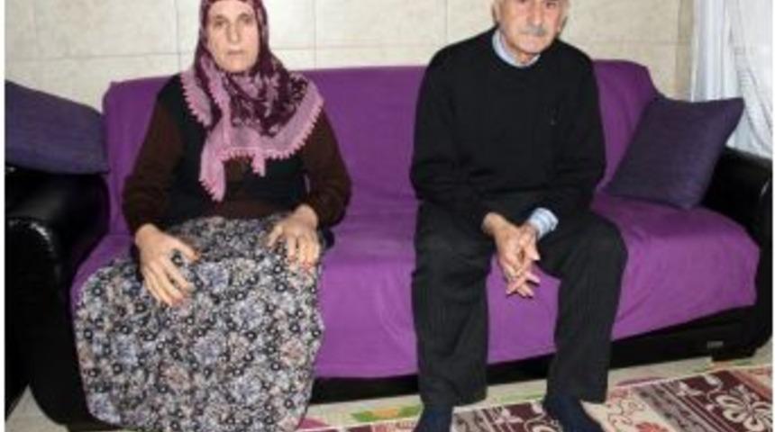 Sahte Polisler Yaşlı Adamı Dolandırdı