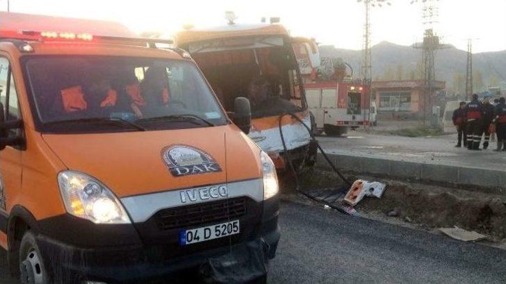 Ağrı’da İran Plakalı Otobüs, Hafif Ticari Araçla Çarpıştı: 7 Ölü, 1 Yaralı G2