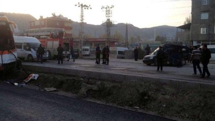 Ağrı’da İran Plakalı Otobüs, Hafif Ticari Araçla Çarpıştı: 7 Ölü, 1 Yaralı G3