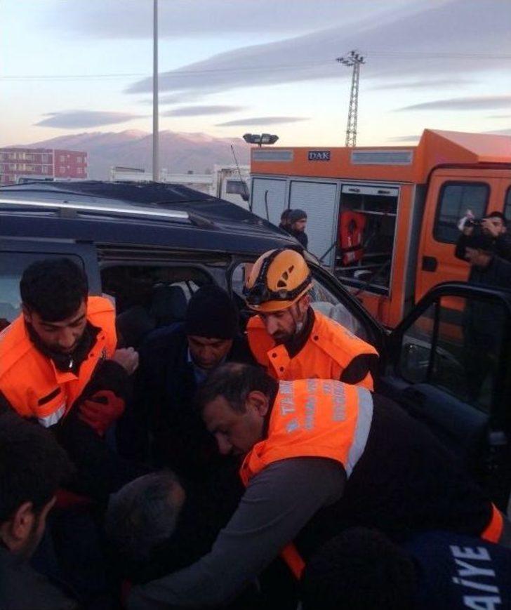 Ağrı’da İran Plakalı Otobüs, Hafif Ticari Araçla Çarpıştı: 7 Ölü, 1 Yaralı G4