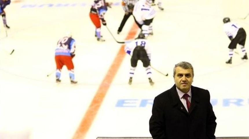 Buz Hokeyinde 4 Hakem D&ouml;nemi