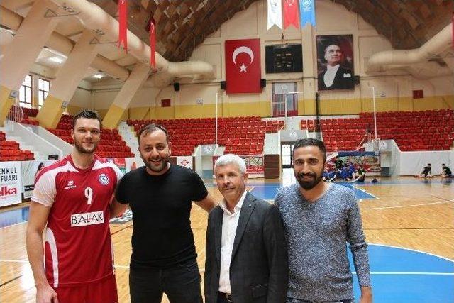 Adana Byz Algomed Spor Liderliği Sürdürdü