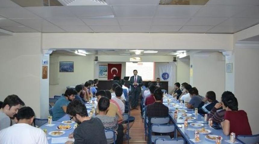 &Uuml;niversite &Ouml;ğrencilerine &ldquo;aile İ&ccedil;i İletişim&rdquo; Semineri D&uuml;zenlendi