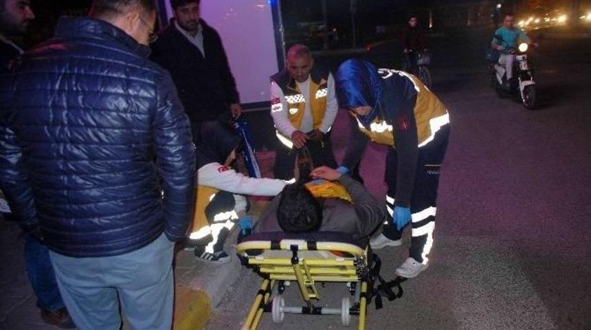 Adıyaman&rsquo;da Motosiklet Bisiklete &Ccedil;arptı: 1 Yaralı