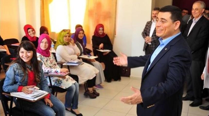 Kepez Belediyesi Liselileri &Uuml;niversiteye Hazırlıyor