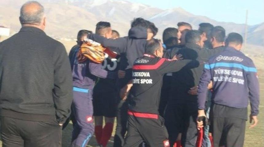 Y&uuml;ksekova Belediyespor Zirvedeki Yerini Korudu