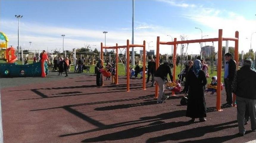 Necmettin Erbakan Parkı B&uuml;y&uuml;k İlgi G&ouml;r&uuml;yor
