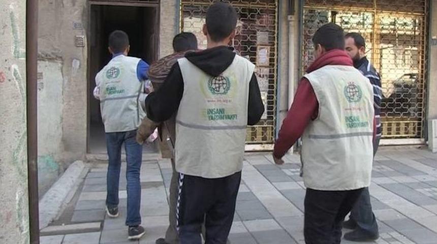 Suriyeli Ailelere Soba Ve Battaniye Yardımı