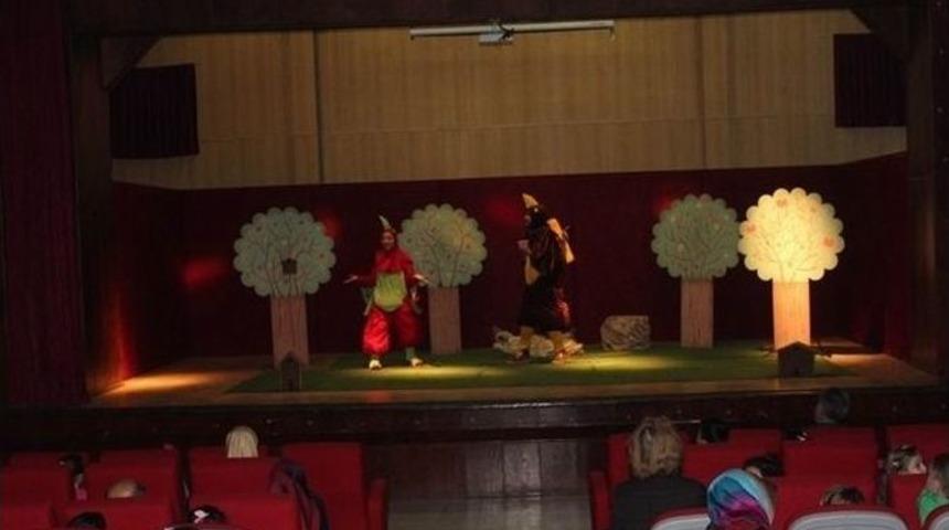 &rsquo;motorlu Kuş&rsquo; Tiyatro Oyunu Eğlendirdi