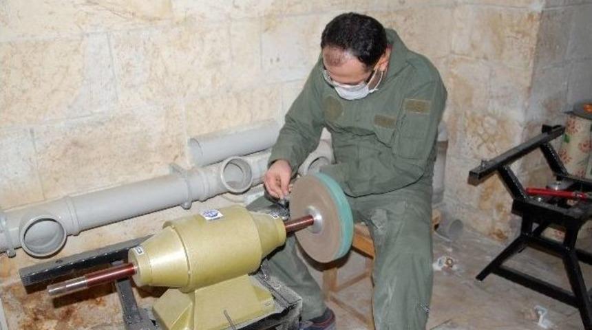 Şanlıurfa&rsquo;da Kemikten Tarak Yapılıyor