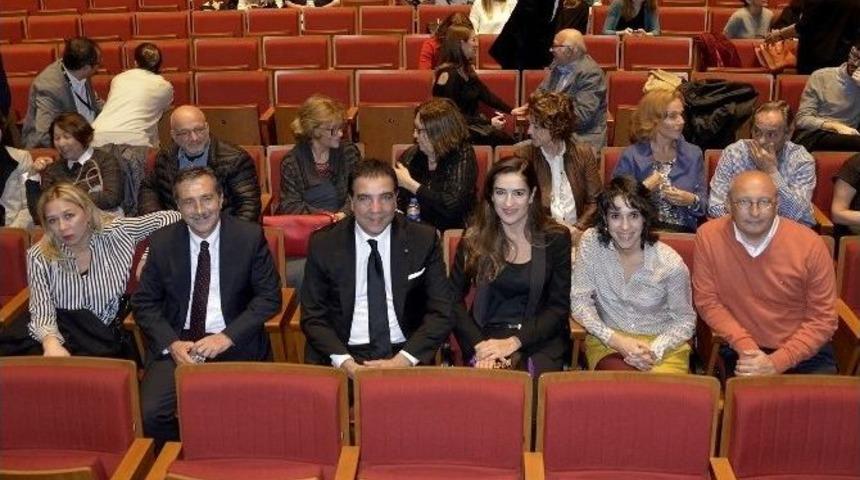 300 &Ccedil;ocuk Barış İ&ccedil;in Sahne Aldı